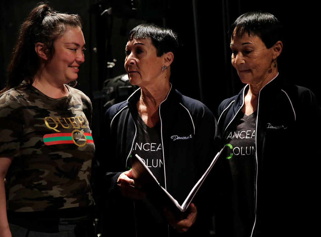 Marisa Shoemaker, left, talks with Marie Robertson and her twin sister Maggie Dethrow